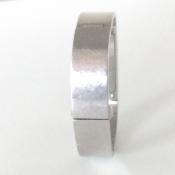 Authentic Gucci Bracelet Silver Tone Women's Watch - Picture 10 of 10